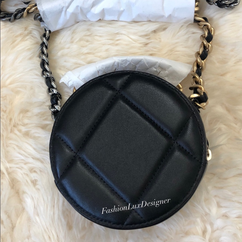 Chanel | 21S 19 Round Clutch with Chain - GHW - Picture 2 of 3